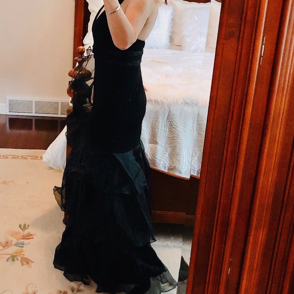 THE CLOTHING COMPANY black ruffled gown - Picture 7 of 8